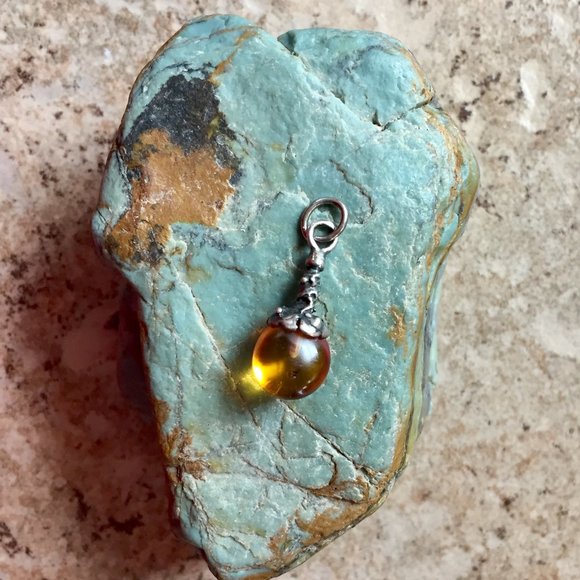 Vintage Jewelry - VINTAGE AMBER and Silver Pendant